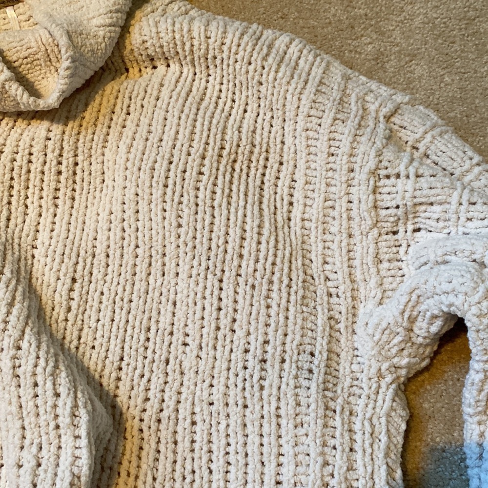 FREE PEOPLE SWEATER - Picture 3 of 3